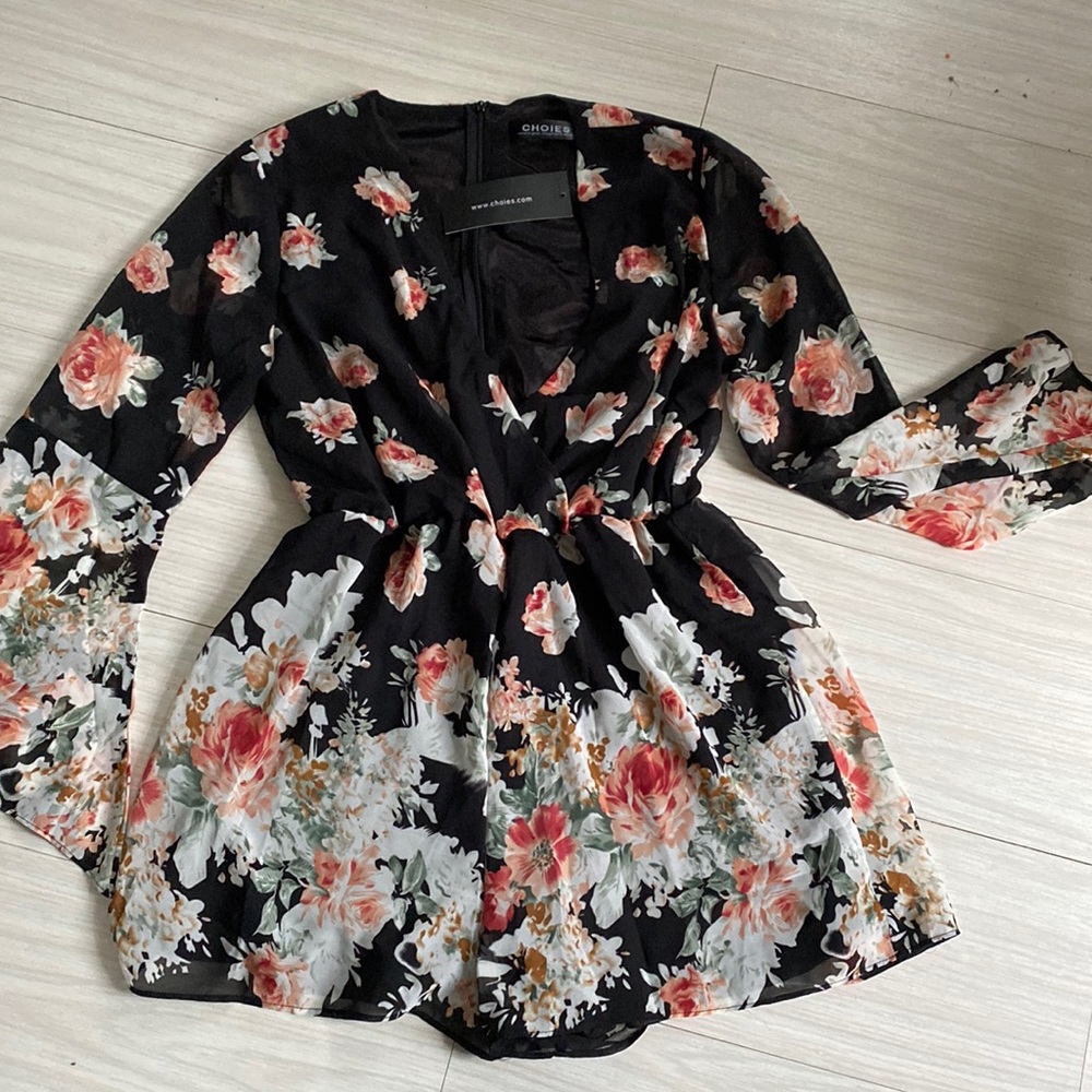 Floral romper with flared sleeves
